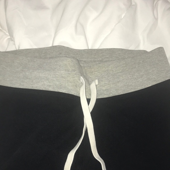 Black pink leggings with pink written on side - Picture 3 of 5